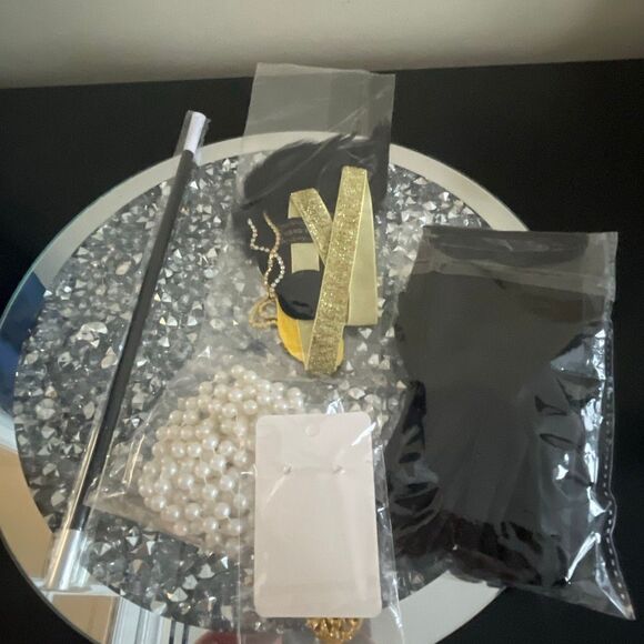 Brand new 1920s-1930s flappers accessories gloves, head band, necklace, cigar - Picture 2 of 9